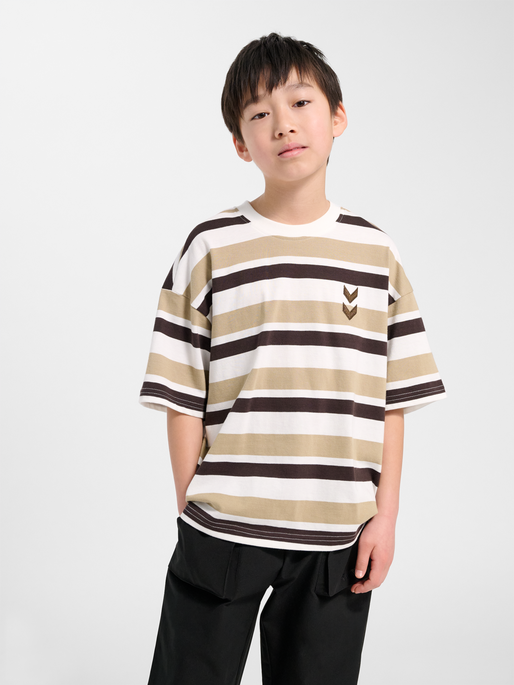 hmlJR SILLY S/S BOXY T-SHIRT STRIPE, SILVER MINK, model