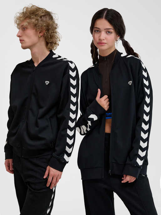 hmlARCHIVE REGULAR POLY ZIP JACKET, BLACK, model