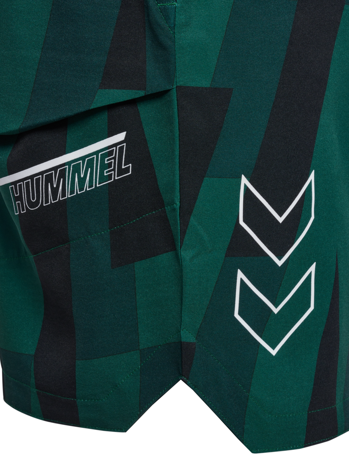 hmlCOURT AOP POCKET SHORTS, RAIN FOREST, packshot