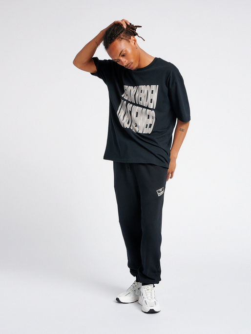 hmlGRAPHIC T-SHIRT, 2001, model