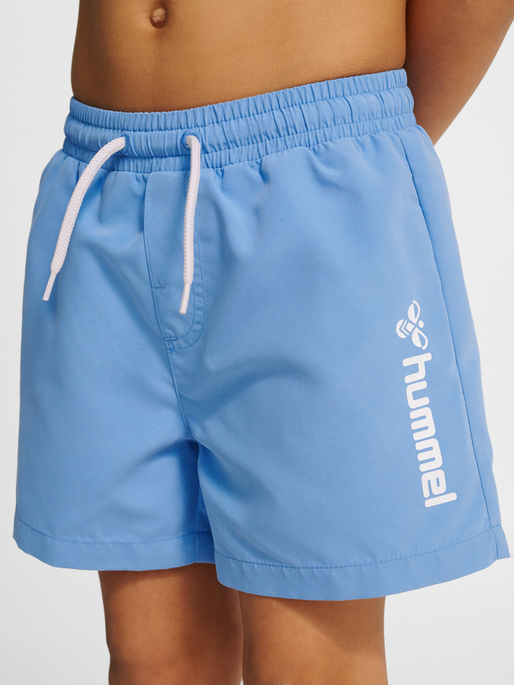 hmlBONDI BOARD SHORTS, LICHEN BLUE, model