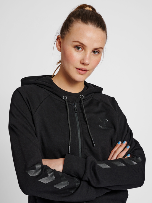 hmlNONI 2.0 ZIP HOODIE, BLACK, model