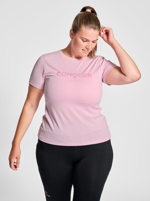 nwlSB S/S RUNNING T-SHIRT WO, PINK LADY, model