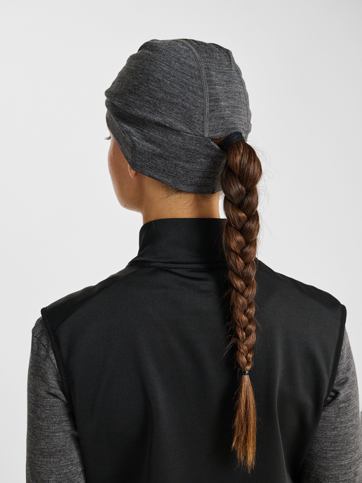 nwlTHERMA WOOL BEANIE, BLACK, model