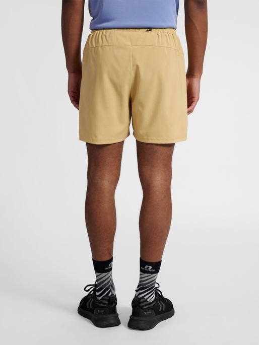 nwlMAX ZIP POCKET SHORTS, ANTELOPE, model