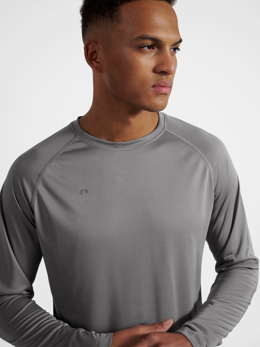 nwlBEAT T-SHIRT L/S, TITANIUM, model