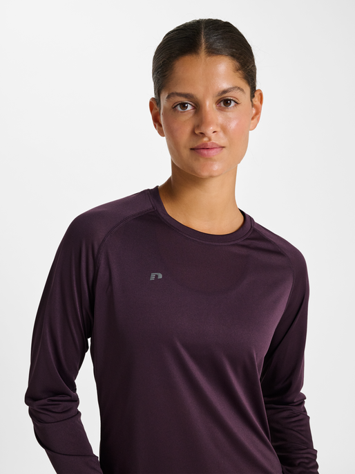 nwlBEAT W T-SHIRT L/S, PLUM PERFECT, model