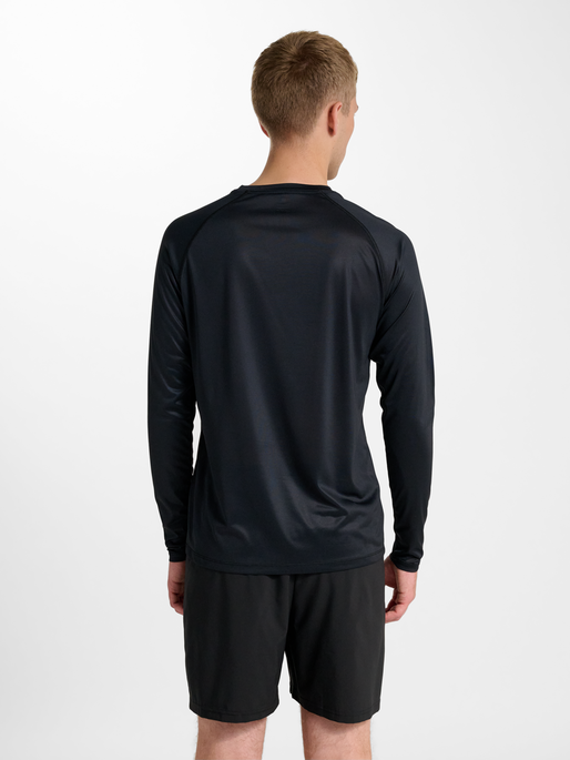 nwlBEAT GRADIENT T-SHIRT L/S, BLACK IRIS, model