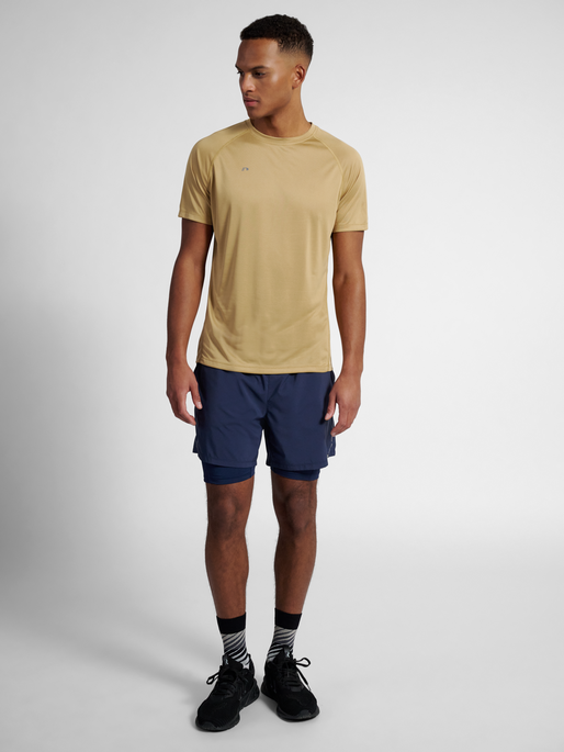 nwlBEAT T-SHIRT, ANTELOPE, model