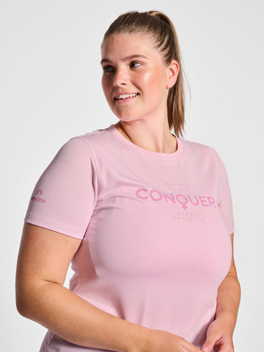 nwlSB S/S RUNNING T-SHIRT WO, PINK LADY, model