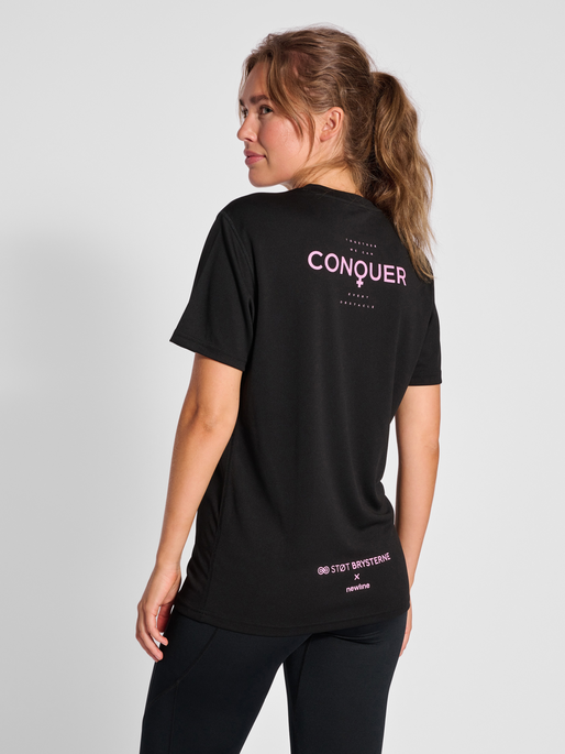 nwlSB S/S RUNNING TEE, BLACK, model