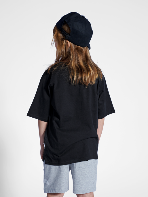 stsOCEAN T-SHIRT S/S, BLACK, model