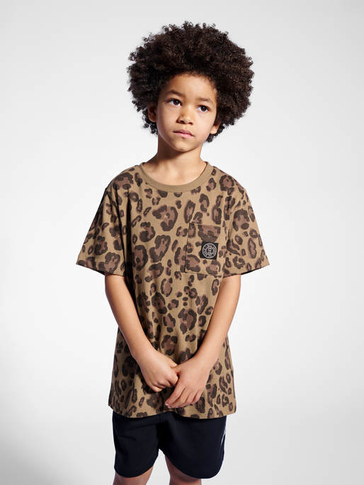 stmEASTWOOD T-SHIRT S/S, SEPIA TINT, model