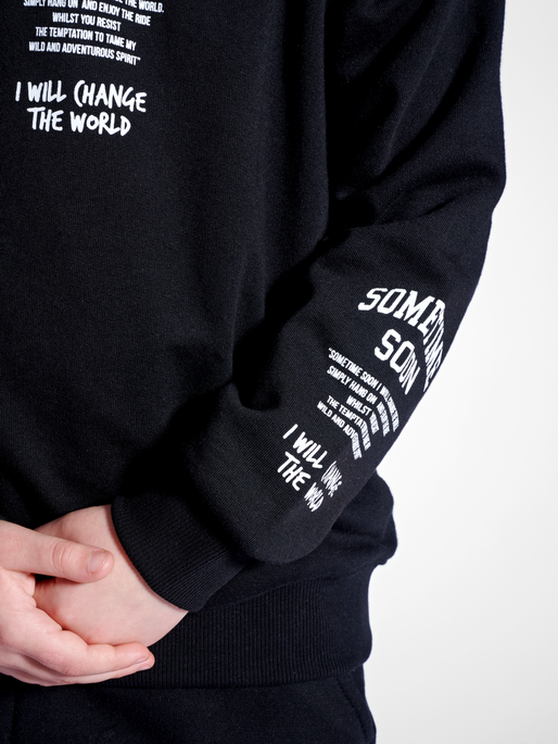 stmDIMAS HOODIE, BLACK, model