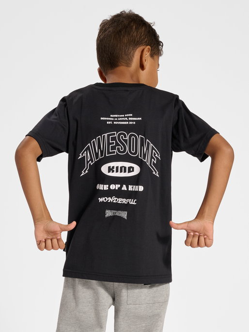 stsULRICH T-SHIRT S/S, BLACK, model