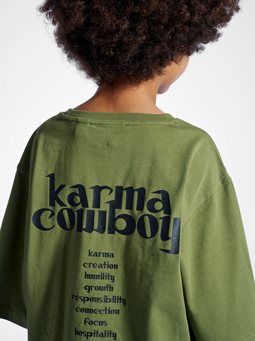 stmKARMA T-SHIRT S/S, OLIVE BRANCH, model