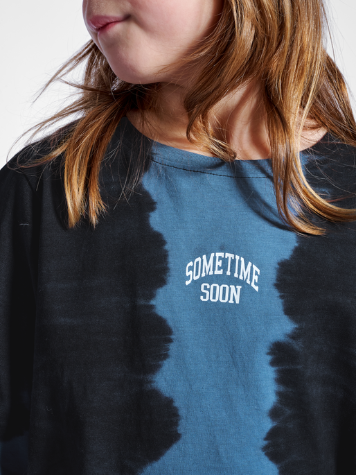 stsRIVER T-SHIRT S/S, TRUE BLUE/BLACK, model