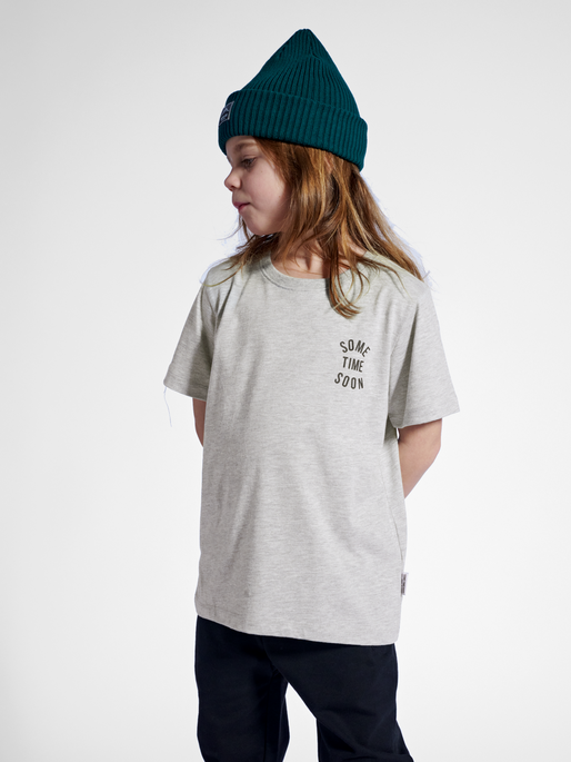 stmREVOLUTION T-SHIRT S/S, GREY MELANGE, model