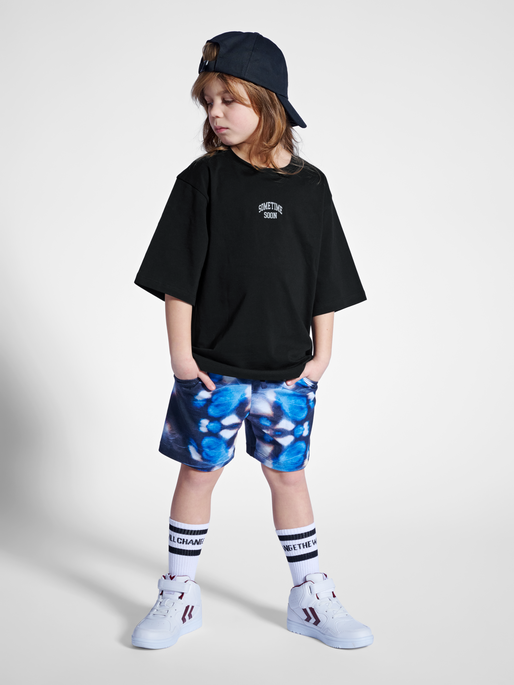 stmKARMA T-SHIRT S/S, BLACK, model