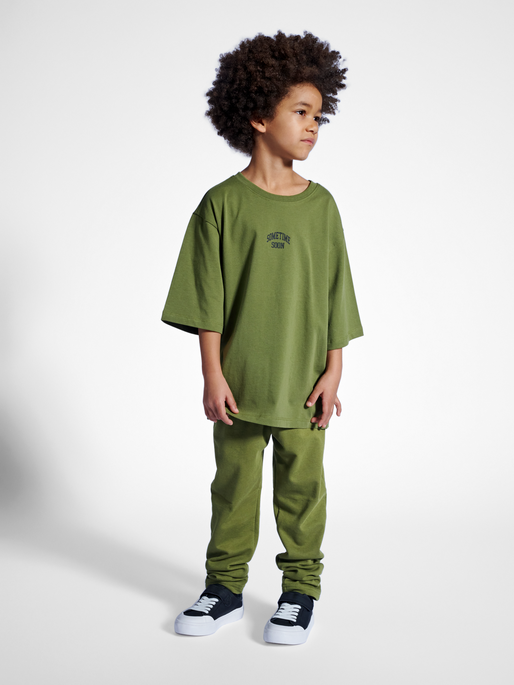 stmKARMA T-SHIRT S/S, OLIVE BRANCH, model
